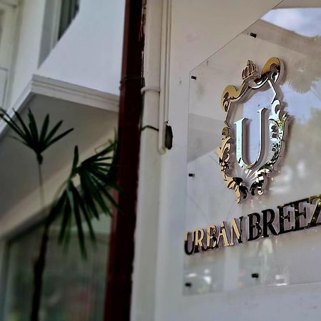 Urban Breeze Hotell Kundasale Exteriör bild