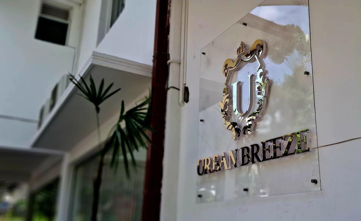 Urban Breeze Hotell Kundasale Exteriör bild